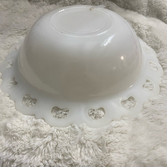 Milk glass bowl vintage antique - Picture 2 of 2